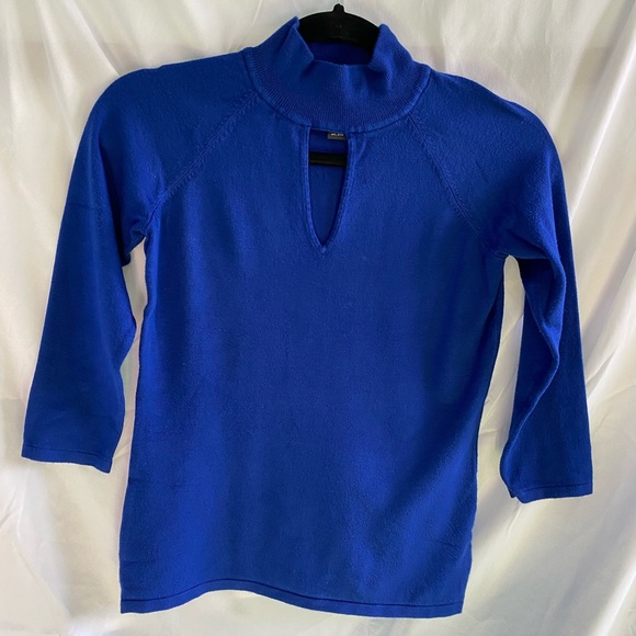 🌷3/$25 Ladies pullover sweater - Picture 1 of 4